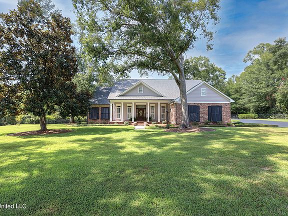 2nd image of 15078 Laurelwood Dr