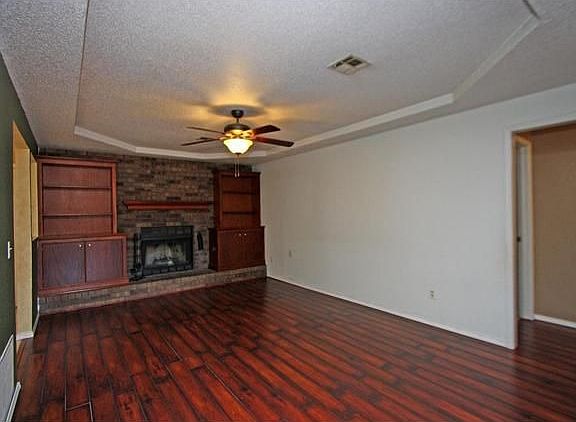 2nd image of 1025 W Gladys Way