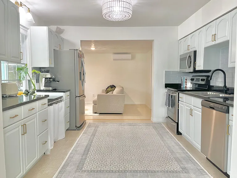 2229 Bougainvillea St — Photo 9