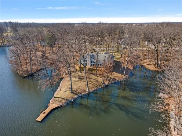 32 Beyers Lake Est, Pana, IL 62557
