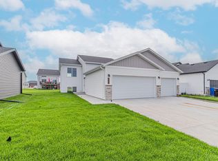 7464 20th St S, Fargo, ND 58104