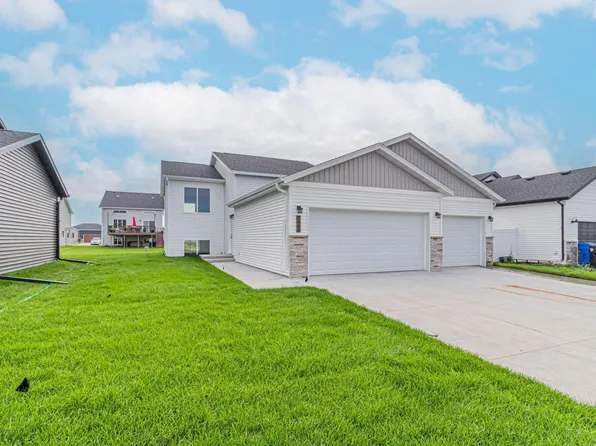 7464 20th St S, Fargo, ND 58104