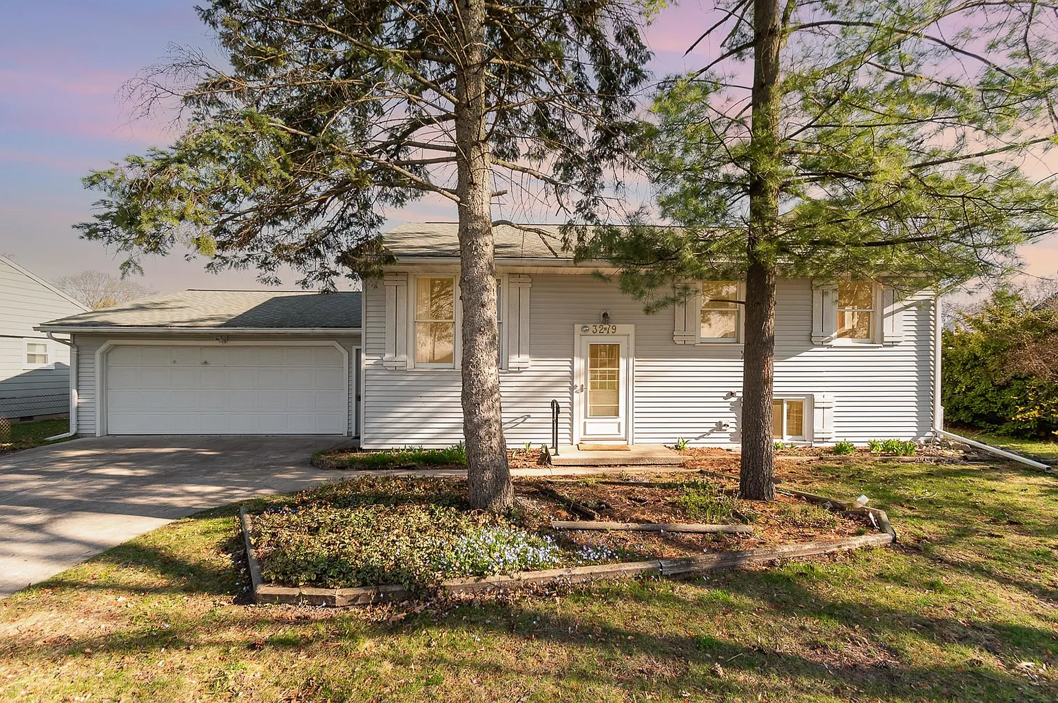 3279 Birchbrook Dr photo 1