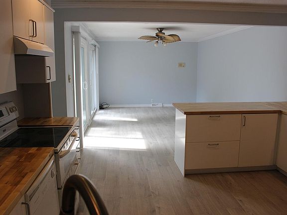 4th image of 303 Woodbridge Ln
