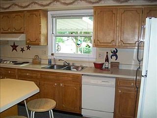 4th image of 210 Orchard Ln