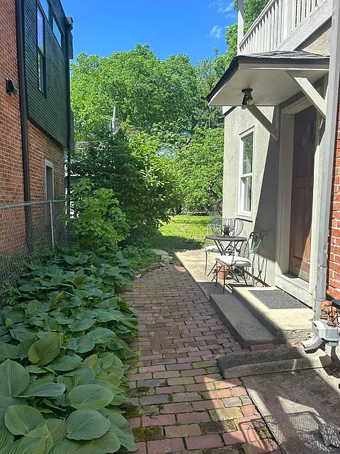 2 bed, 1.5 bath, 1800 sqft, $3,200 — Photo 2