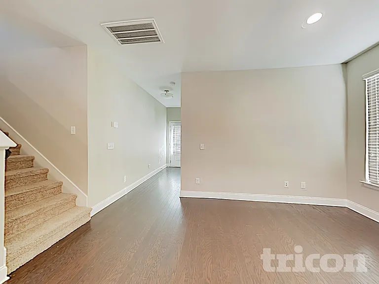 3015 Montrose Ln — Photo 4
