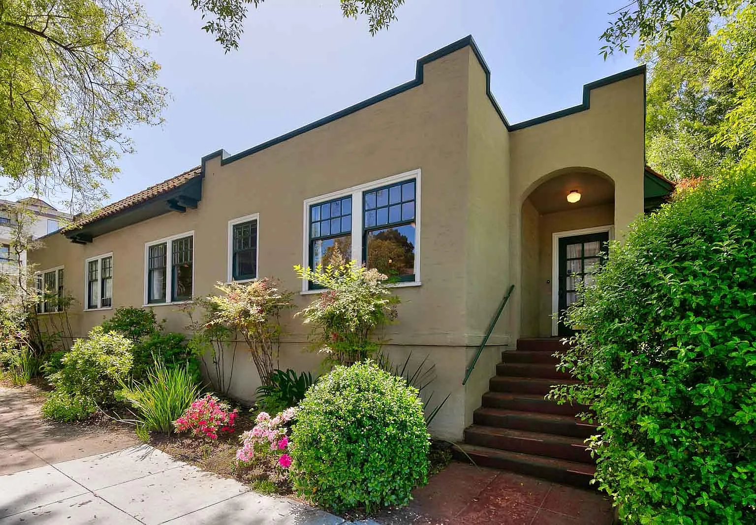 2 bed, 814 sqft, $3,950 — Photo 3