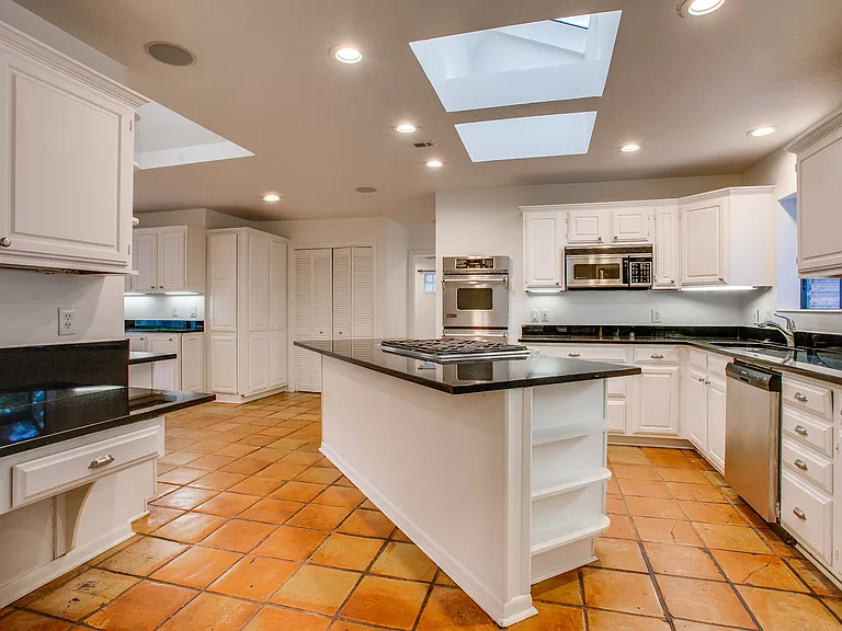 5815 Walnut Hill Ln — Photo 22