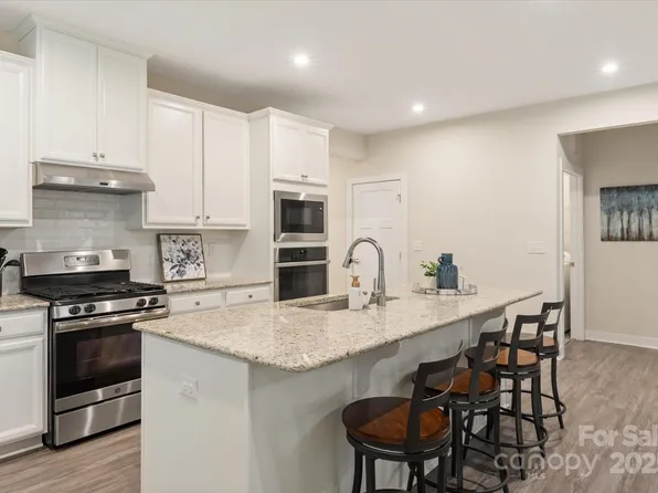 10140 Lilac Ct, Harrisburg, NC 28215