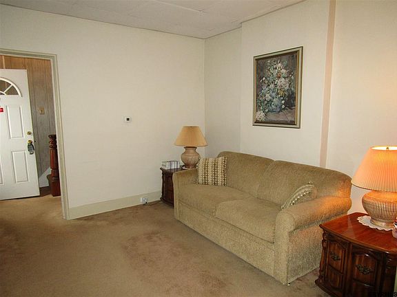 2nd image of 82 Willow St