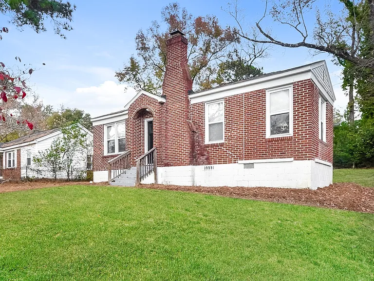15881_017_front_view_13369221.jpg