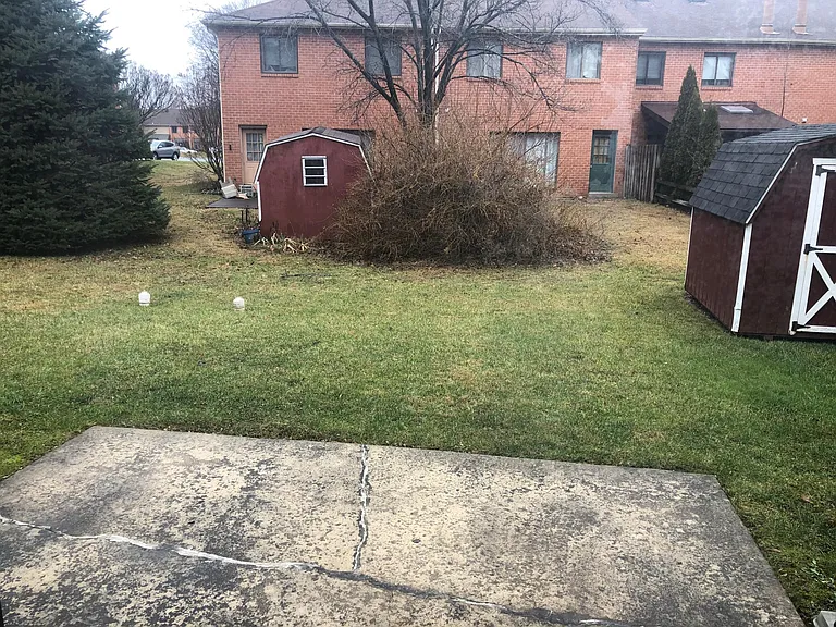 131 Caernarvon Ct — Photo 41