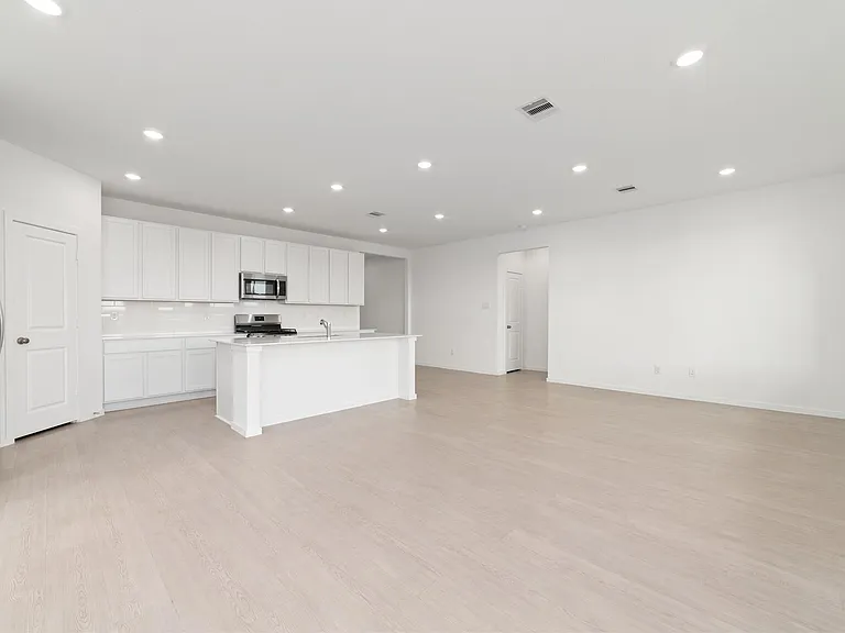 830 Heaven Dr — Photo 8