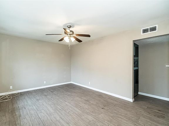 5th image of 1032 Farmview Dr