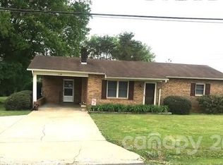 1104 Bethel Rd, Morganton, NC 28655