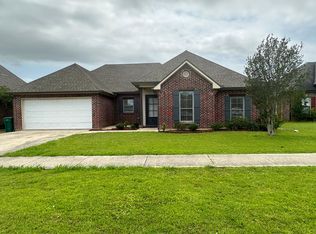 109 Shadowbrook Ln, Youngsville, LA 70592