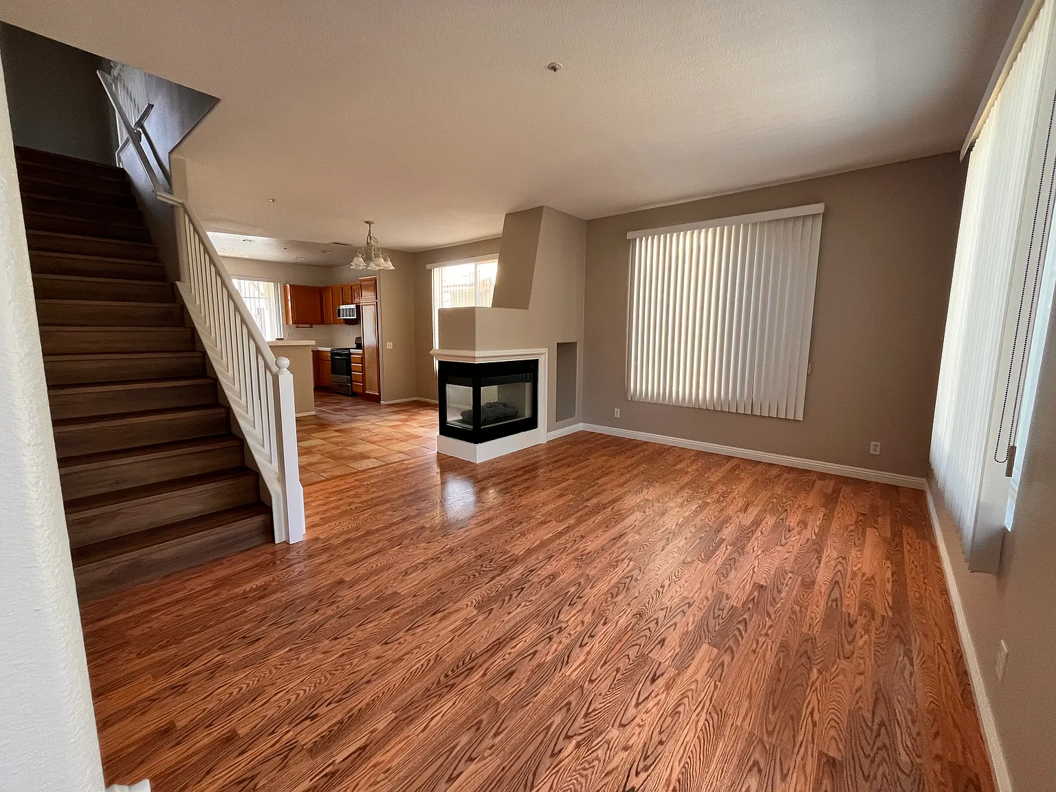 4 bed, 1939 sqft, $4,200 — Photo 4