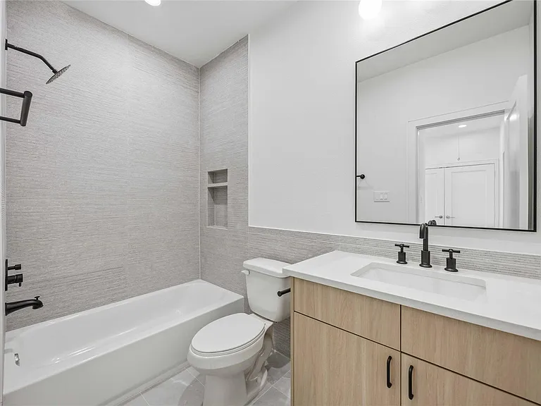 8019 Grandview St #B — Photo 25