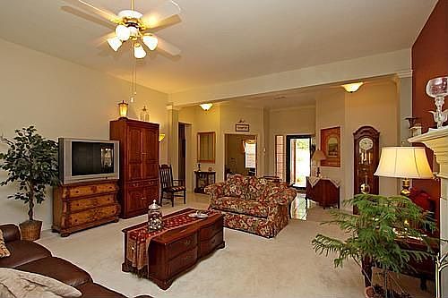 4th image of 2832 Meade Dr