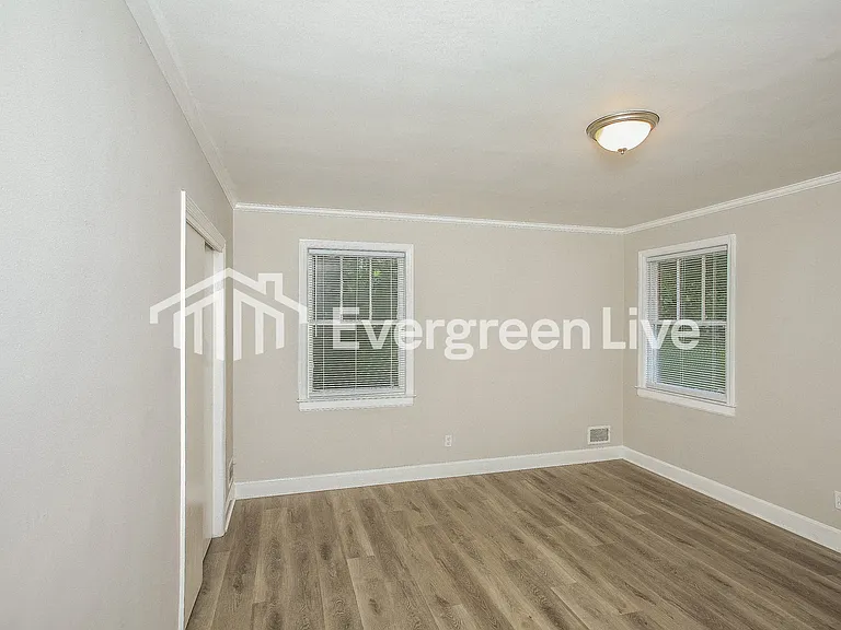 752 Shull St — Photo 6