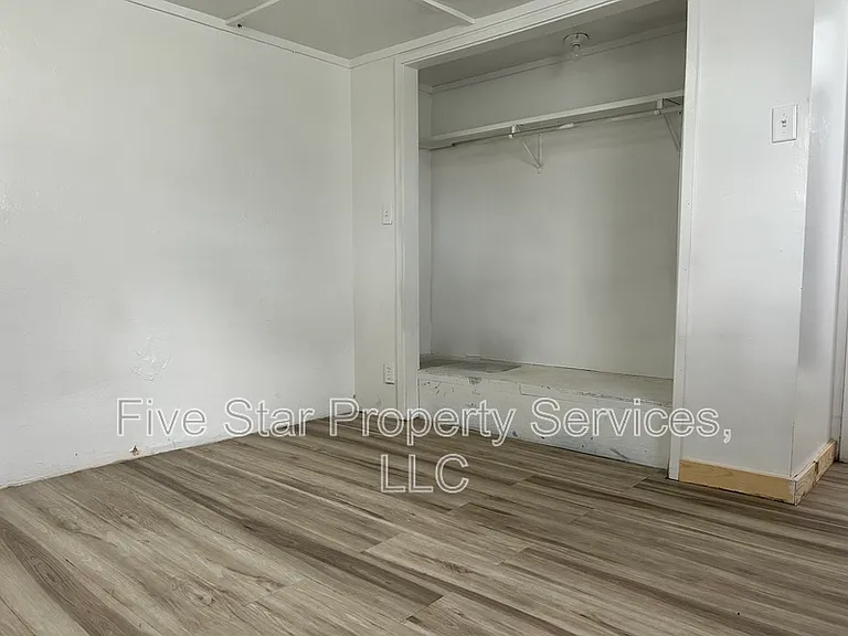 2360 S 9th St — Photo 14