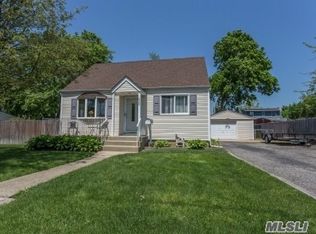 920 Herzel Blvd, West Babylon, NY 11704