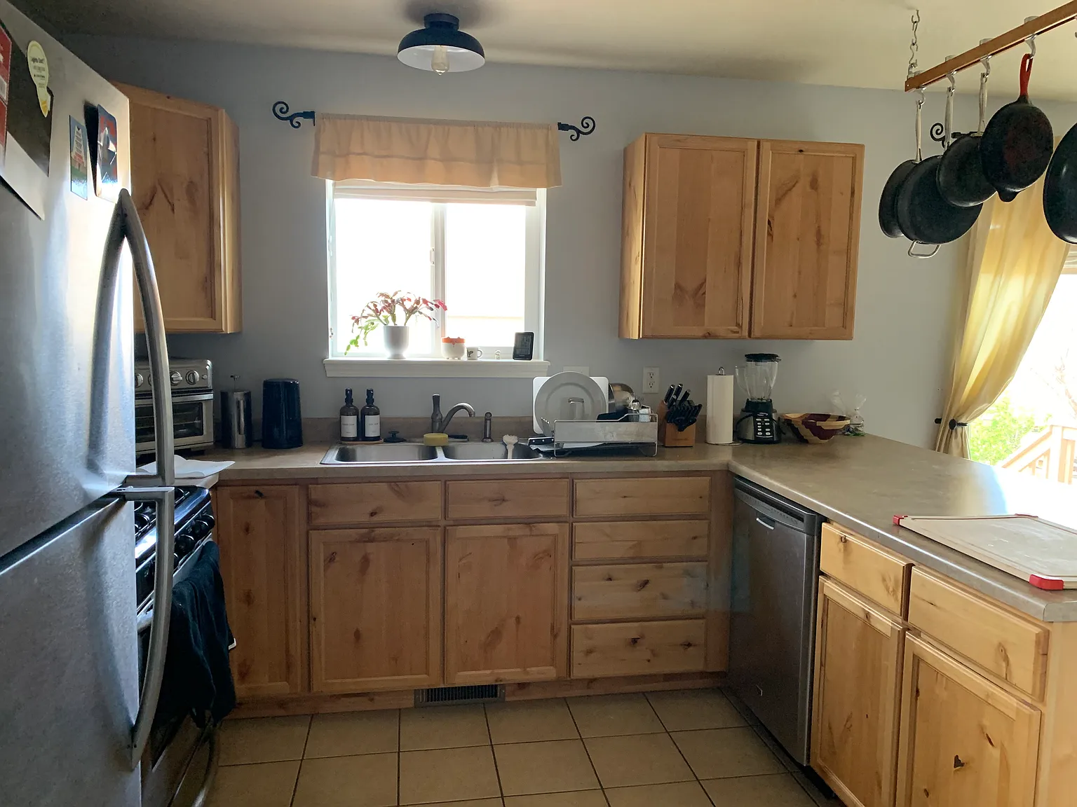 6 bed, 2842 sqft, $800 — Photo 3