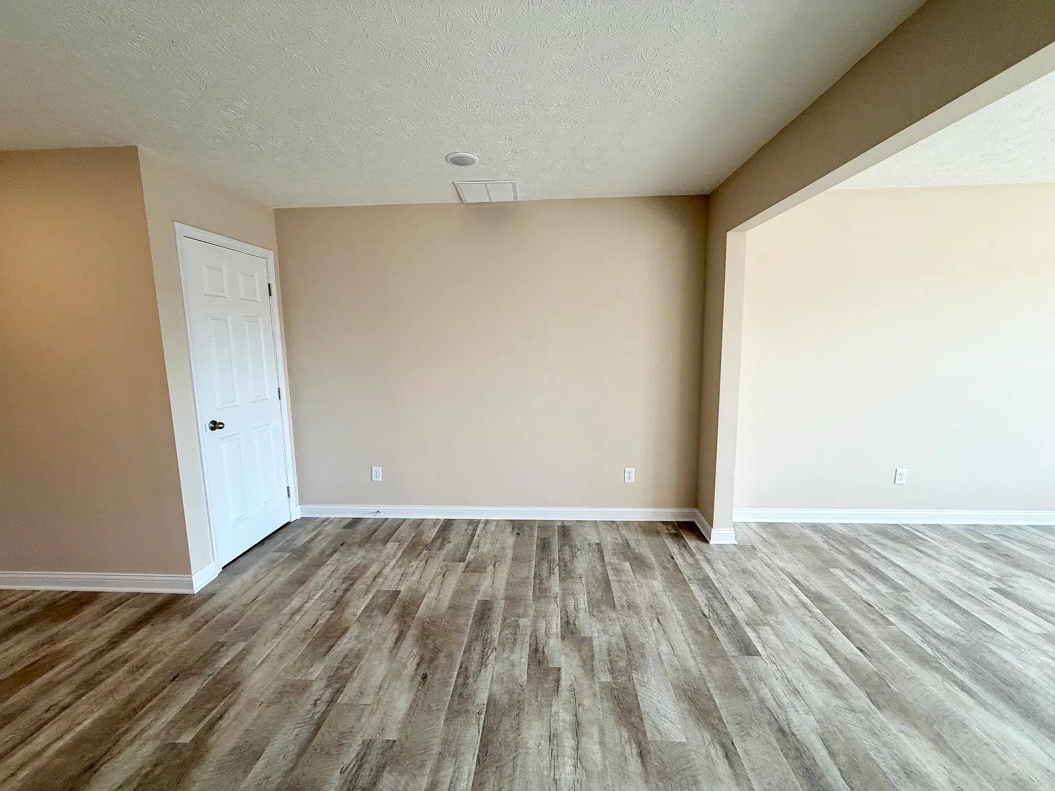 3 bed, 2.5 bath, 2000 sqft, $1,950 — Photo 3