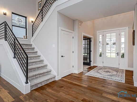 3rd image of 529 Canterbury Blvd