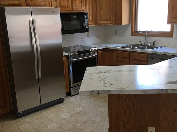 2nd image of 2221 Pheasant Ln