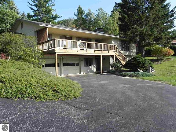 2nd image of 2844 Sherwood Dr