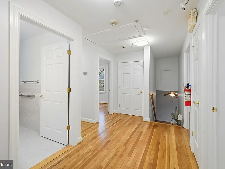 711 Lamberton Dr — Photo 29