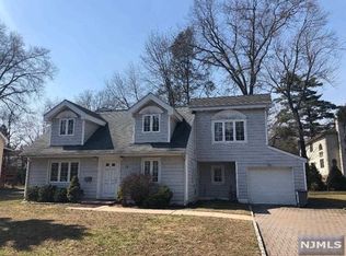 85 6th St, Cresskill, NJ 07626