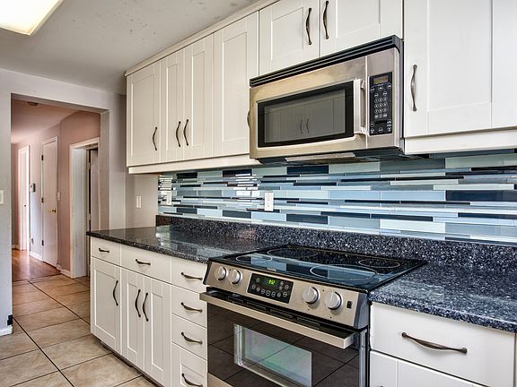 5th image of 1632 Omaha St