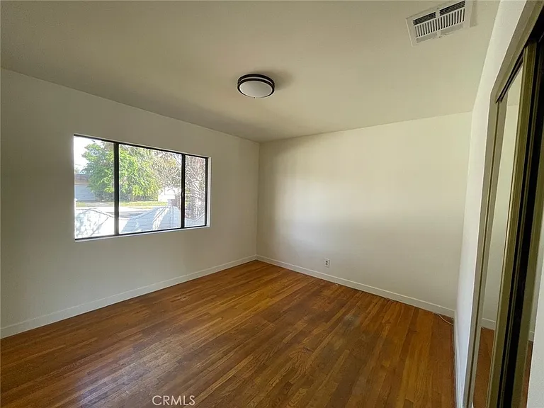 7359 Amestoy Ave — Photo 18