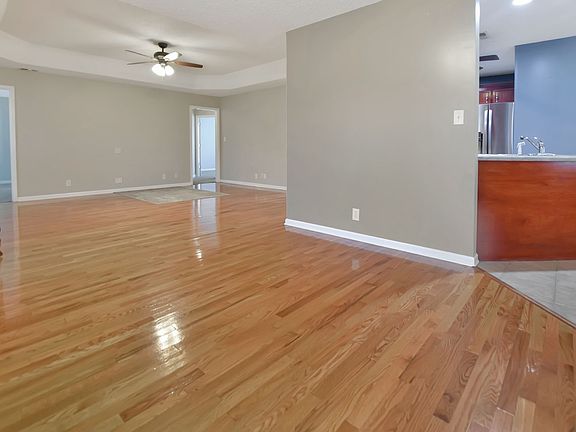 3rd image of 3896 Gaine Dr
