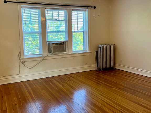 2nd image of 2429 Sutton Blvd APT 3S
