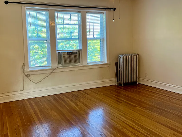 2429 Sutton Blvd #3S — Photo 2