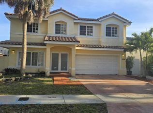 8908 NW 187th St, Hialeah, FL 33018