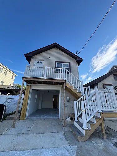 34 Seafoam St Photo 1