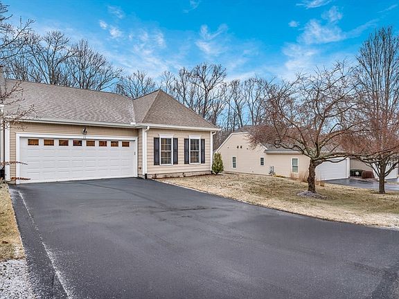 3rd image of 11 Summerfield Dr #11