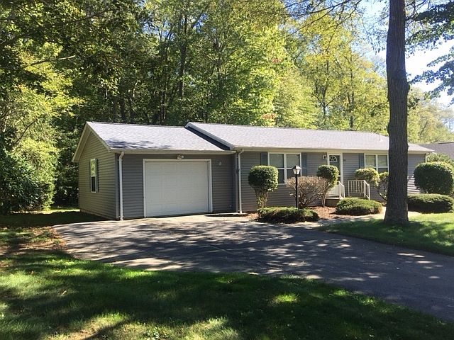 1st image of 26 Hillcrest Dr