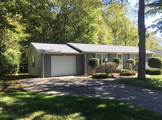 26 Hillcrest Dr, Uncasville, CT 06382