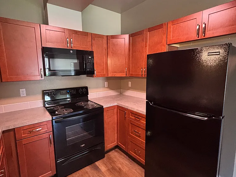 636 Hansen St SE #B — Photo 2