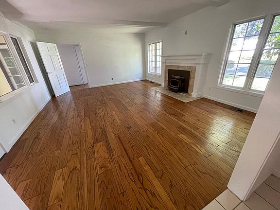 4th image of 555 Yosemite Ave