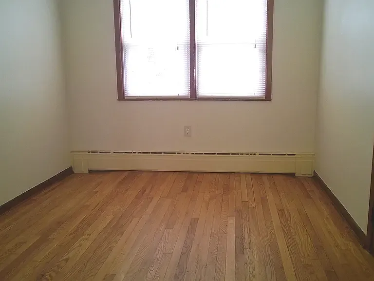 2 bed, 900 sqft, $2,300 — Photo 2