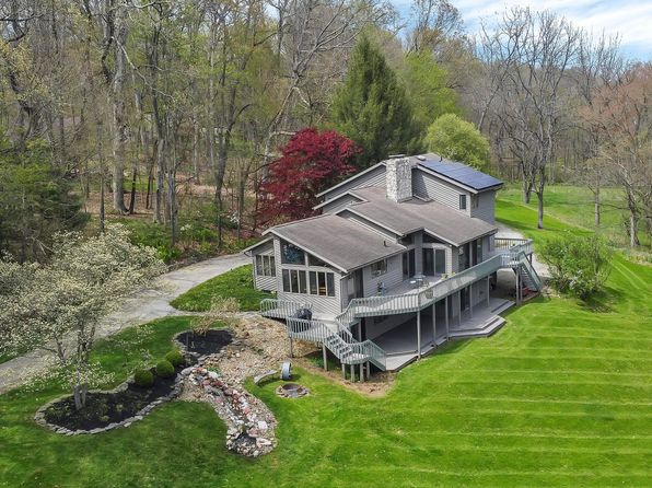305 E Woodside Dr, Gambier, OH 43022