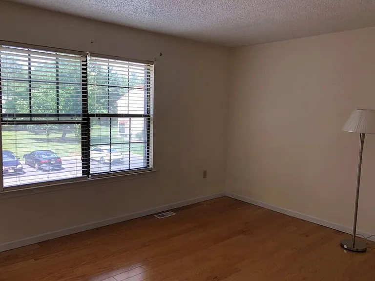 240 Hampshire Ct #240 — Photo 10