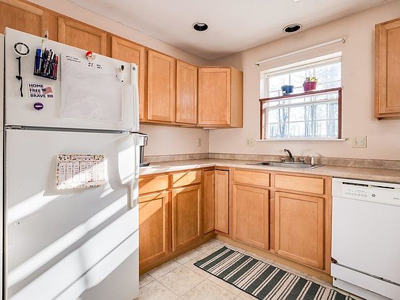 4th image of 15 Tampa Drive #B